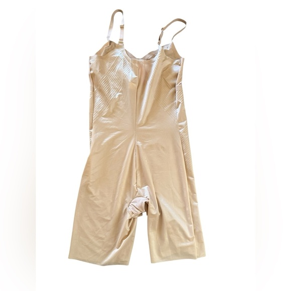 NEW! SPANX THINSTICTS 2.0 Seamless Nude Bodysuit! - Picture 4 of 5